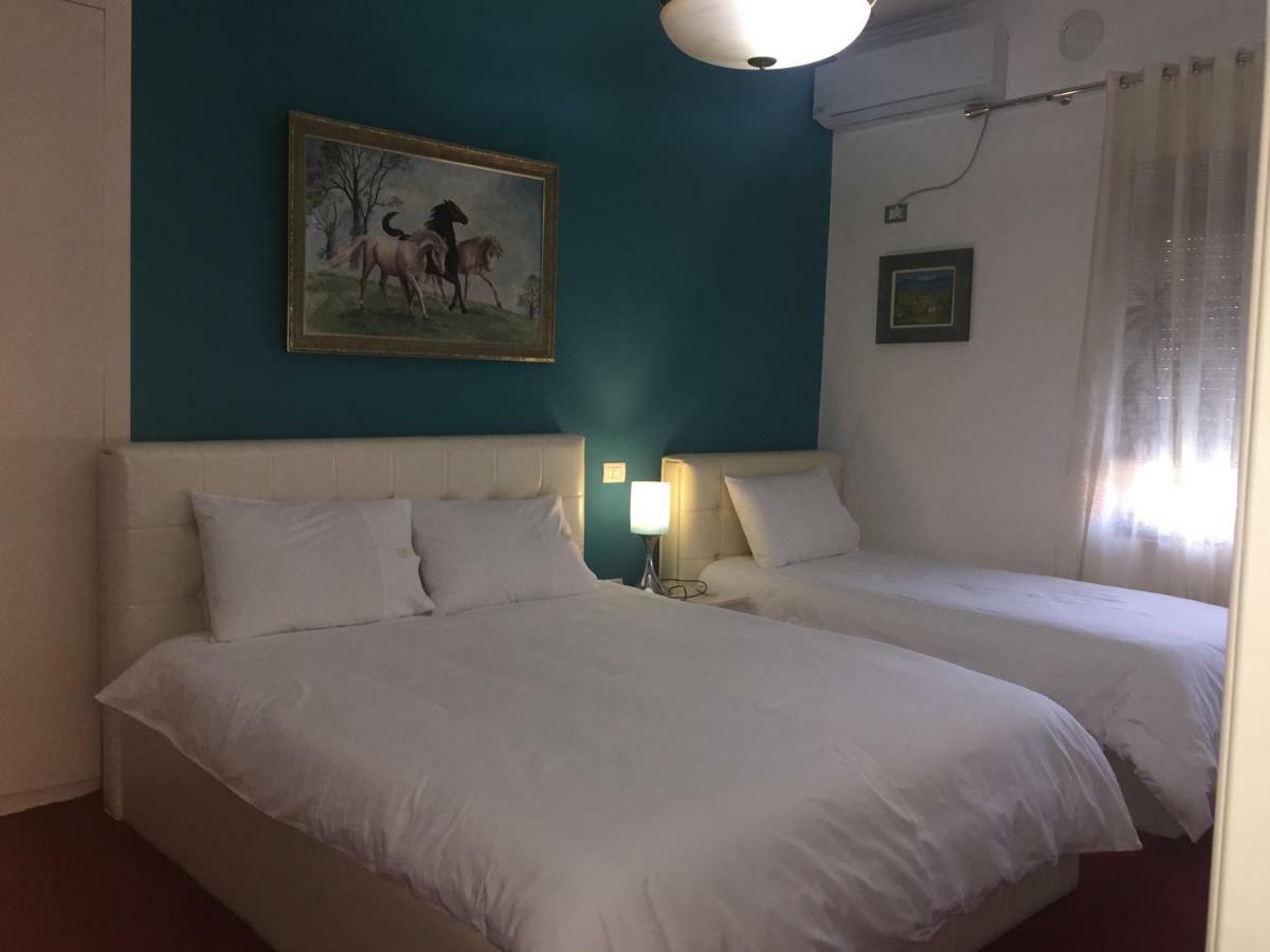 Hotel Bujtina Bicolli Korce Exteriér fotografie